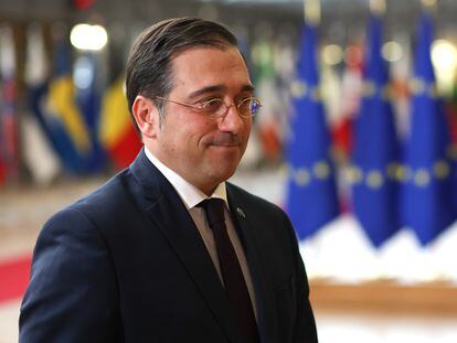 El ministro de Exteriores español, José Manuel Albares, en el Consejo Europeo, este lunes.