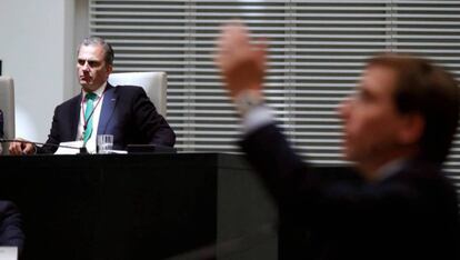 Ortega Smith, en sesión plenaria en el Ayuntamiento de Madrid.