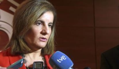La ministra de Empleo y Seguridad Social, Fátima Báñez, en declaraciones a los medios de comunicación en Moscú, donde ha participado en una reunión de los ministros de Trabajo de los países del G-20