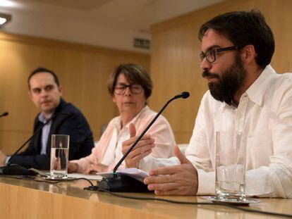 José Manuel Calvo, Inés Sabanés y Álvaro Fernandez Heredia, en la rueda de prensa.