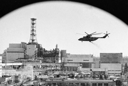 La  central de Chernóbil tras el desastre nuclear en 1986.