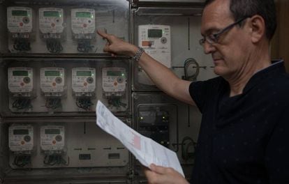 Contadores eléctricos inteligentes en un edificio de viviendas de Madrid.