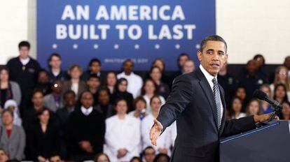 Barack Obama habla de los presupuestos para 2013 durante una visita a Annandale, en Virginia.