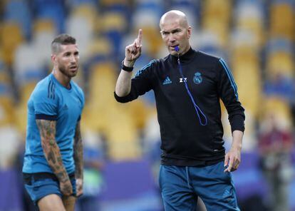 Zidane durante un entrenamiento antes de la final de Champions en Kiev (Ucrania), el 25 de mayo de 2018.
