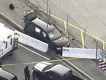 El coche estampado tras el incidente en la NSA.