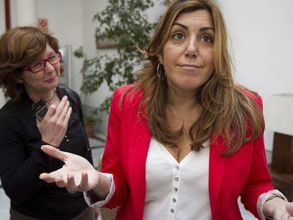Susana Díaz después de la rueda de prensa sobre el referéndum de IU.
