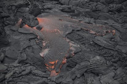 Las erupciones del Kilauea, uno de los volcanes más grandes del mundo, son continuas desde 1983. En la imagen, detalle de la lava el 30 de octubre de 2014.