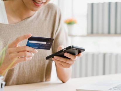 BBVA concentra la gestión de las tarjetas dadas de alta en comercios electrónicos en su app