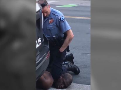 Derek Chauvin, durante el arresto el 25 de mayo de George Floyd en Minneapolis, EE UU.