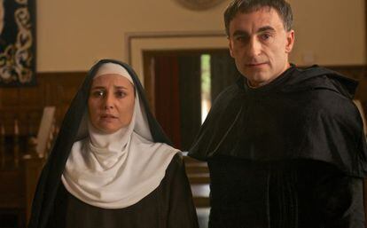 Marian Álvarez y David Luque, en el papel de Rodrigo Salazar.