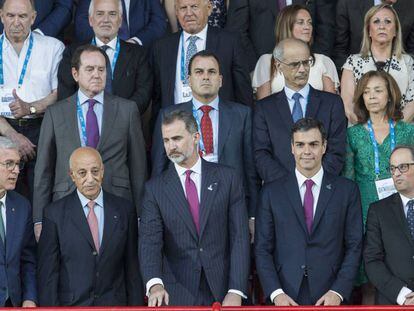 El Rei, Pedro Sánchez i Quim Torra, a la llotja durant la inauguració dels Jocs Mediterranis.