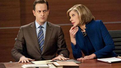Will Gardner (Josh Charles) y Diane Lockhart (Christine Baranski) pensando en cómo destrozar al testigo de la fiscalía