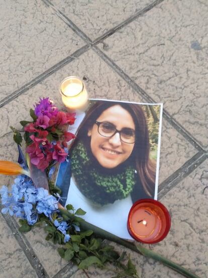 Fotografía de Alicia Valera Esquembre en una de concentración vecinal en repulsa por su asesinato.