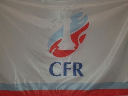 Bandera de la Federación Rusa de Ajedrez para el equipo ruso en el Mundial Femenino de Naciones de Sitges