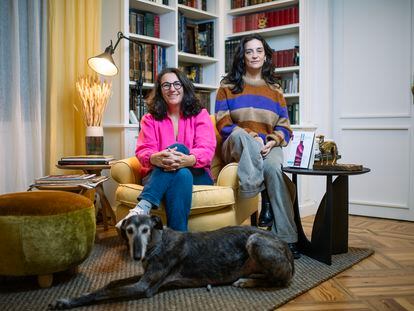 Las editoras De Conatus, Beatriz González (izq) y Silvia Bardelás.