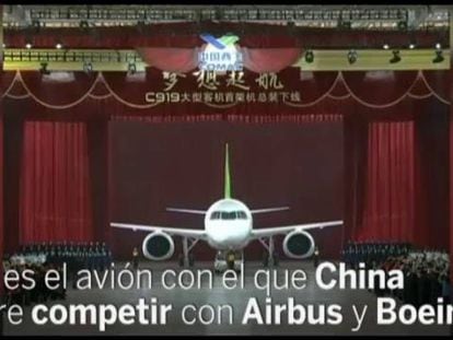 China presenta el reactor C919 para competir con Boeing y Airbus