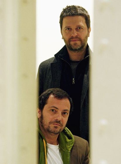 Enrique López Lavigne (a la izquierda) y Juan Carlos Fresnadillo, productor y director, respectivamente, de la película <b><i>28 semanas después.</b></i>