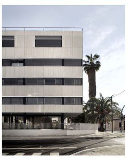 Casa Cuartel de Moncada (Valencia), obra de Carlos J. Meri.