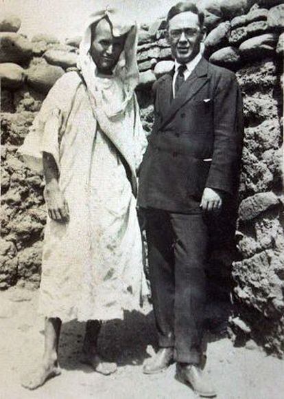 Blas Infante, en Agmat (Marruecos), en la tumba de Al Mutamid (1924).