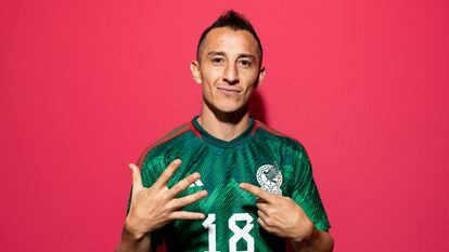Andrés Guardado, capitán de México, durante una sesión de fotos previo al Mundial de Qatar.