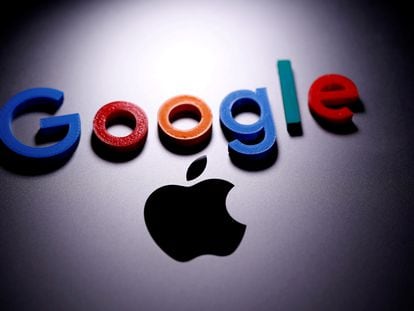 Los logos de Google y Apple.