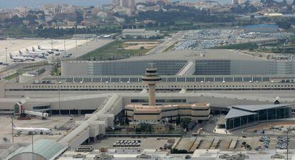 Vista aérea del aeropuerto de Palma de Mallorca, uno de los tres grandes por volumen de tráfico de la red de Aena. 