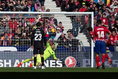 Griezmann marca de penalti el gol del Atlético al Levante.