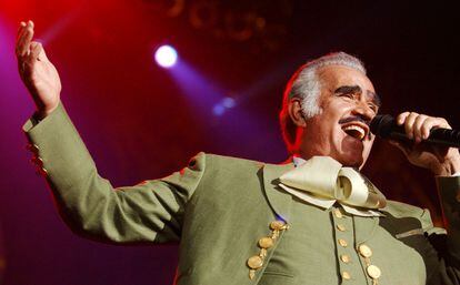 Vicente Fernández in concert on July 3, 2004