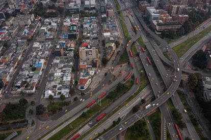 Vista aérea de la Autopista Norte durante el Día sin Carro en Bogotá, Colombia, el 22 de septiembre del 2022.