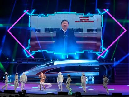 La imagen de Xi Jinping en una pantalla durante un espectáculo de celebración del día nacional de China.