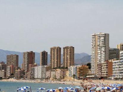 Edificios en la playa de Benidorm.