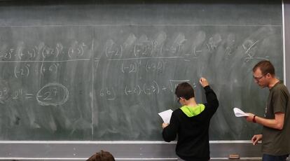Un alumno en el instituto Lluís Vives, de Valencia.