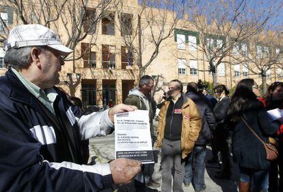 Concentración contra el cambio de los temarios celebrada el miércoles en Sevilla.