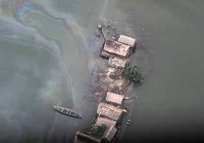 Vertido de petróleo en el Delta del Níger en 2014.