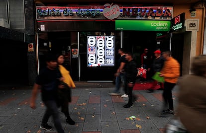 Fachada del salón de juego Nevada en la calle Bravo Murillo, 155 (Tetuán, Madrid).