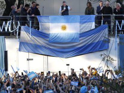 El presidente argentino lanza su campaña para la reelección con un acto multitudinario en Buenos Aires