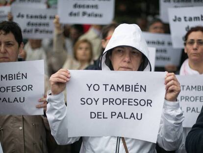 Manifestació a Sant Andreu de la Barca en suport dels professors denunciats per la Fiscalia.