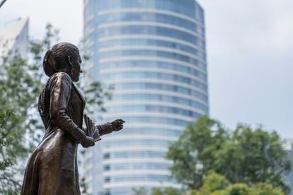 Estatua de Gertrudis Bocanegra en Paseo de la Reforma, Ciudad de México.