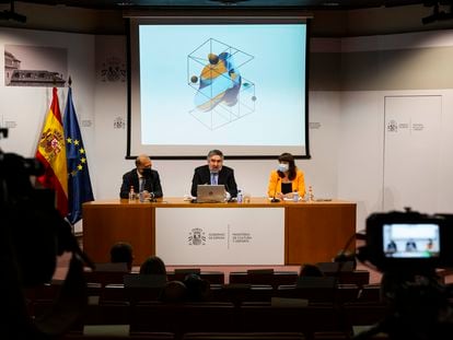 El ministro de Cultura, José Manuel Rodríguez Uribes, ha presentado este martes el grafismo de España como país invitado de honor en la Feria del Libro de Fráncfort 2022.