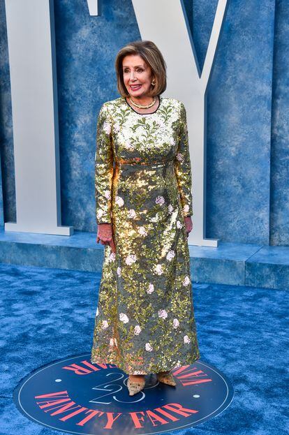 Nancy Pelosi, con vestido de lentejuelas de Giambattista Valli.