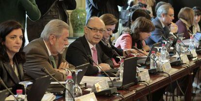 Crist&oacute;bal Montoro y Antonio Beteta (2i), durante la reuni&oacute;n.