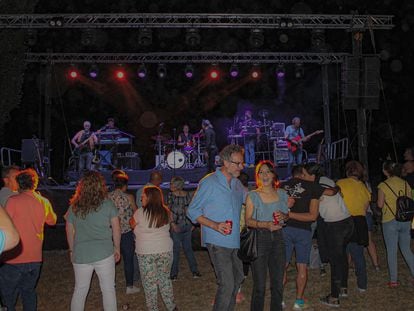 Concierto del grupo Apache en el Trashumante Fest, en el municipio jiennense de Santiago-Pontones.