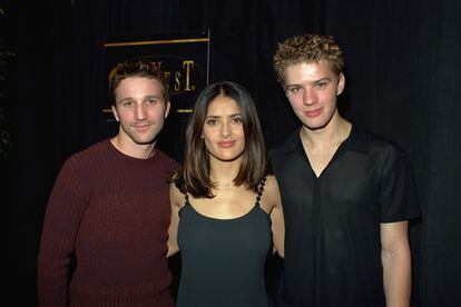 Breckin Meyer, Salma Hayek y Ryan Phillippe, durante la promoción de la película '54'.