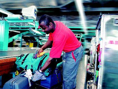 La compra de Swissport por parte de Ferrovial ha puesto al rojo vivo la pelea por el sector del <i>handling.</i>