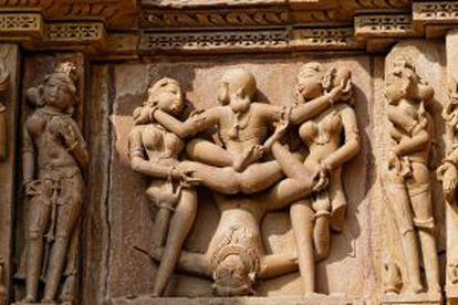 Esculturas eróticas de los templos de Khajuraho, en el estado indio de Madhya Pradesh, que para algunos representan el 'Kamasutra'.