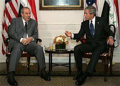 El primer ministro interino de Irak, Ayad Alaui, con el presidente de EE UU, George Bush, el martes en Nueva York.