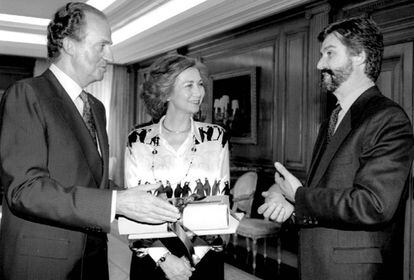 Los Reyes reciben en la Zarzuela a Manuel Marín, vicepresidente de la Comisión Europea, en 1994.