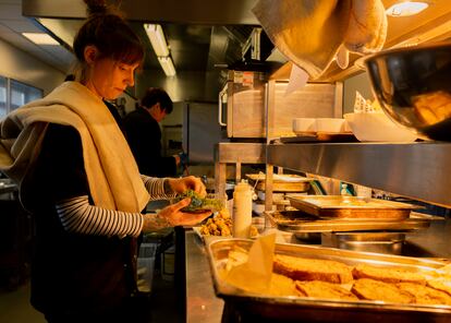 Jade Crawford, chef del club, en las cocinas del estadio.