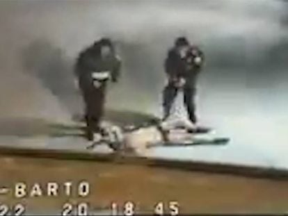 Fotograma del vídeo que muestra cómo la Policía mexicana evitó un linchamiento.