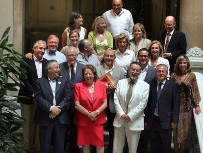 Rita Barberá, con los concejales del PP de Valencia. En vídeo, Luto en Valencia por la muerte de la exalcaldesa